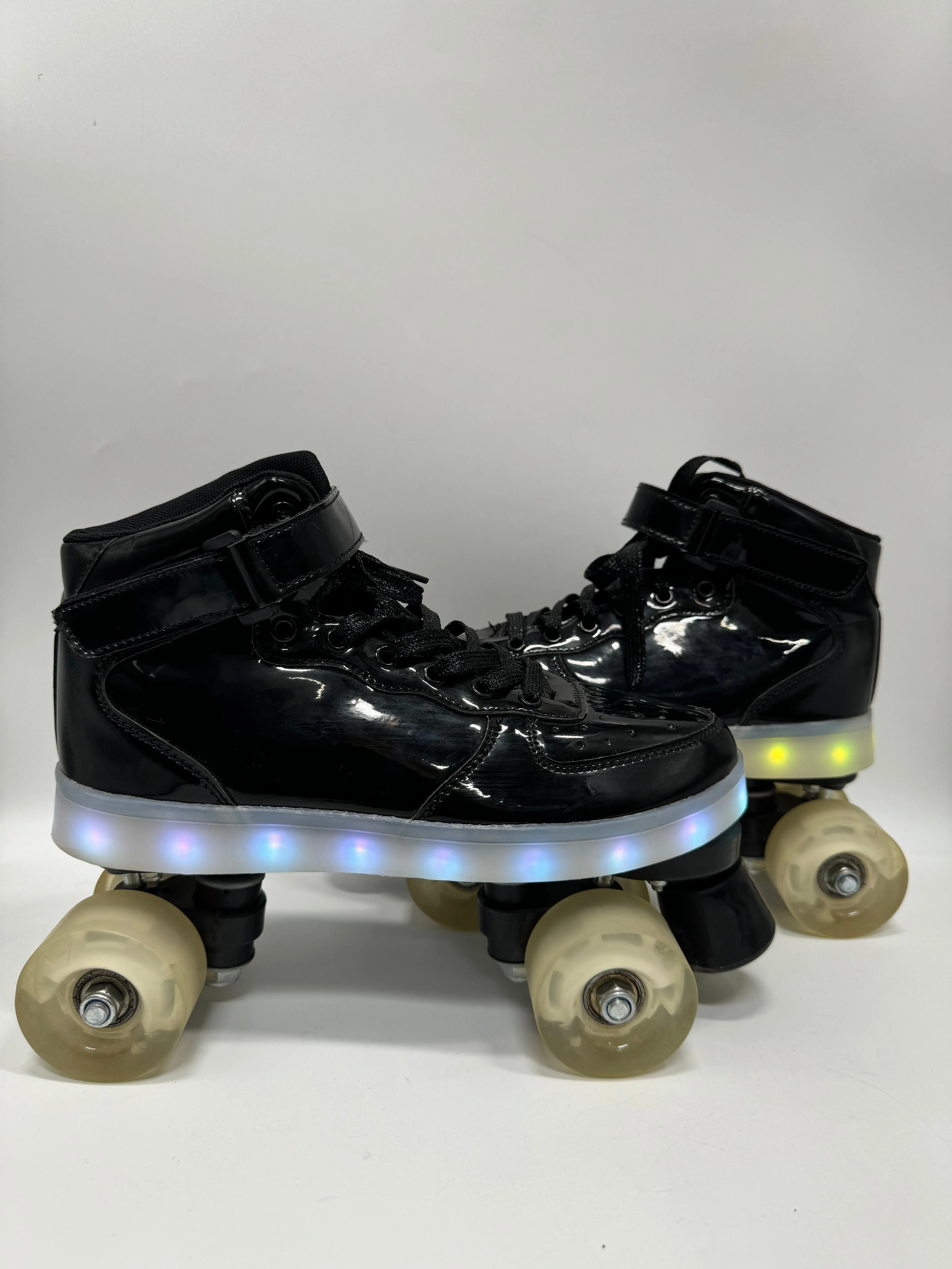 Light Up LED Rollerskates Rechargable  7 Colors EU 39 / Men's  7 *BLEM*
