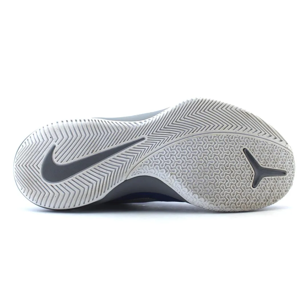 NIKE  AIR VERSITILE