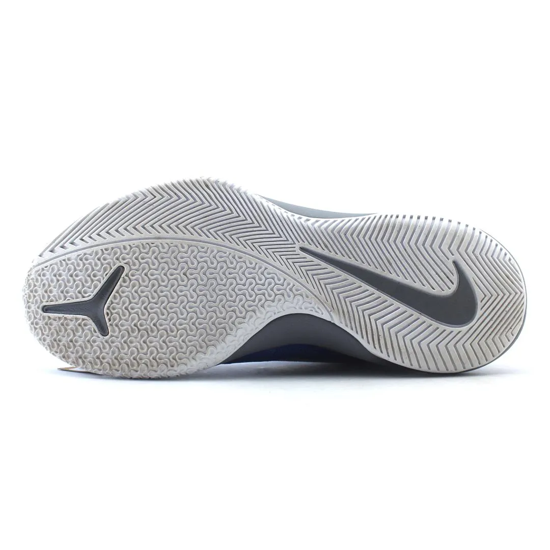NIKE  AIR VERSITILE