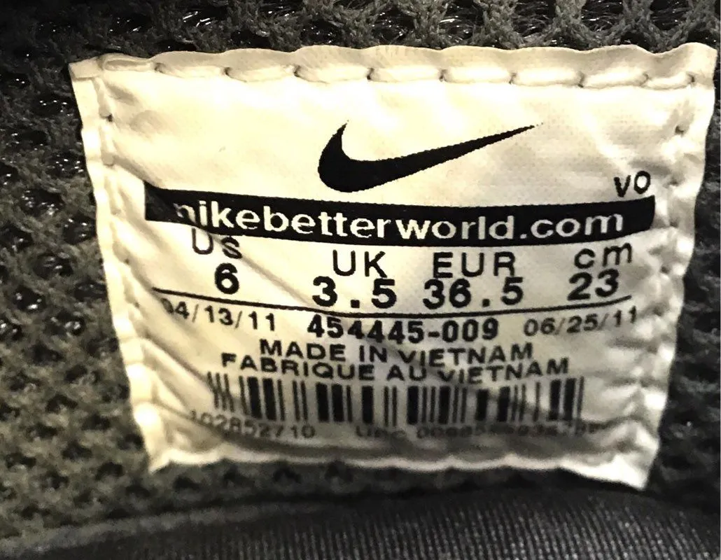 Nike Women's Gray Athletic Shoes - Size 6