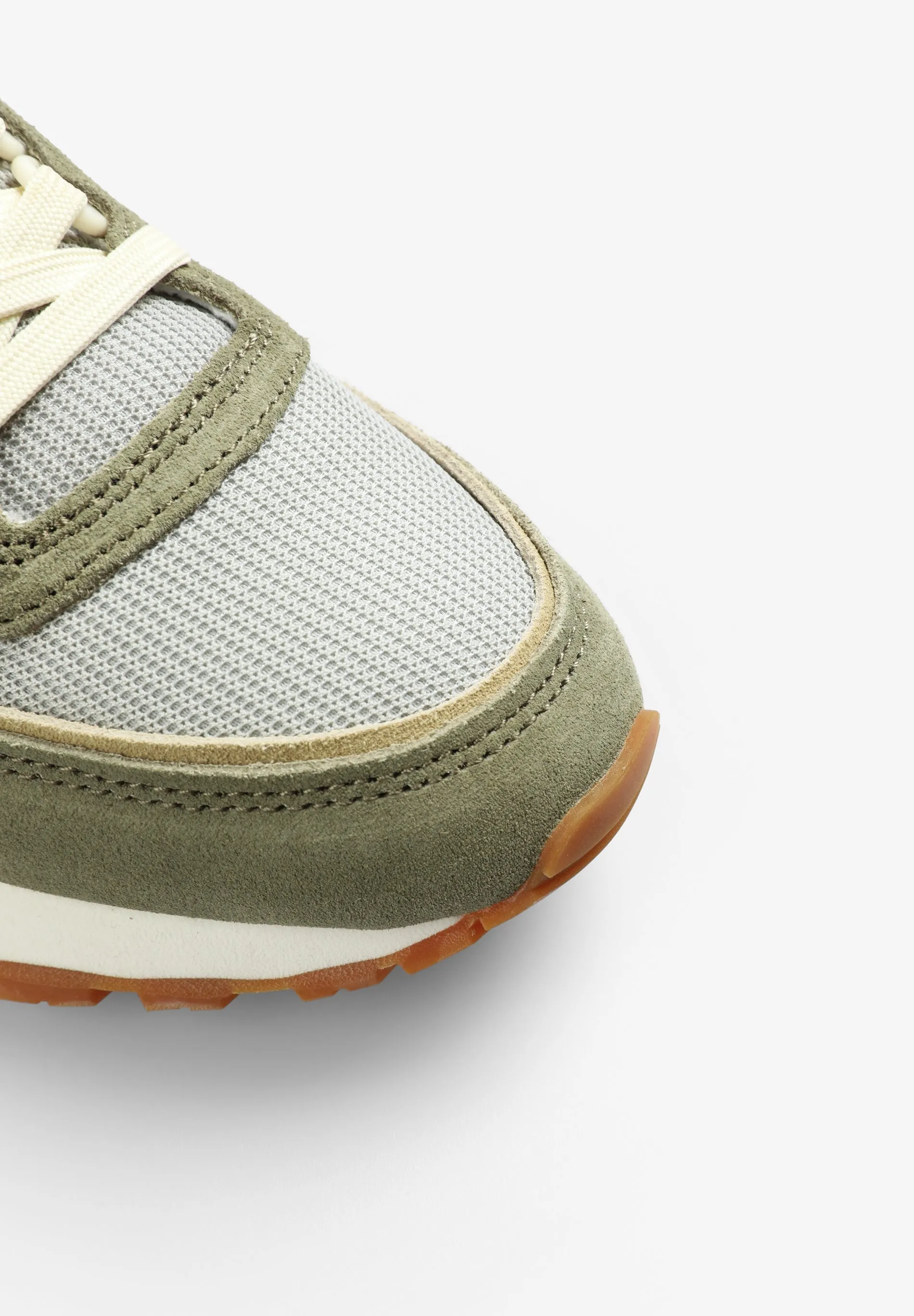 PRONOUNCED SOLE SKULL SNEAKERS