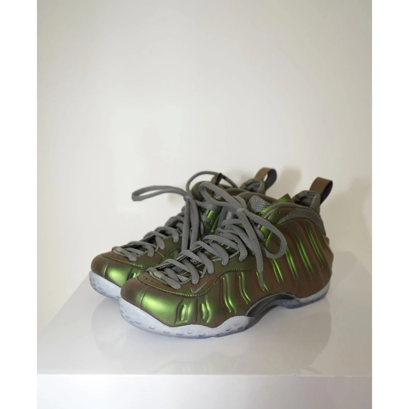 "Retail" Nike Air Foamposite One Iridescent Sneakers AA3963-001 Size 7.5 Women's